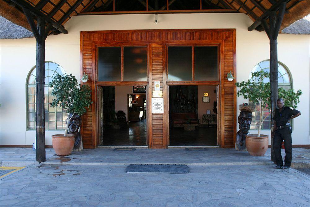 Oshakati Country Hotel Exterior foto